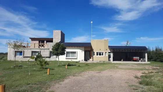 Casa En Venta - 3 Dormitorios 2 Baños - 5.000mts2 - Mendoza