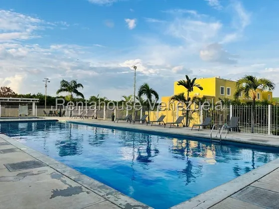 Maritza Lucena Alquila Casa De Dos Habitaciones En Un Conjunto Cerrado, En Cabudare, Amplias Áreas Sociales, Piscina  Para Refrescarse , Áreas Recreativas, Estacionamiento Privado. Vigilancia 24/7