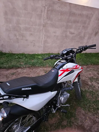 - Xr 150  - Mod. 2024 - 6200km. - Unica Mano - Servis Oficia