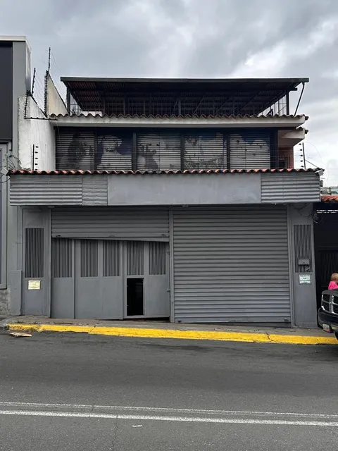 Plaza Venezuela, Maripérez, Local Comercial De 95m2 A Nivel De Calle En Alquiler