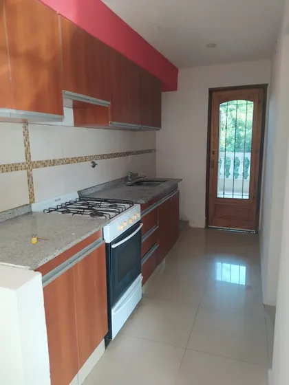 Departamente De 2 Ambientes Con Balcon En Alquiler En Monte Grande 