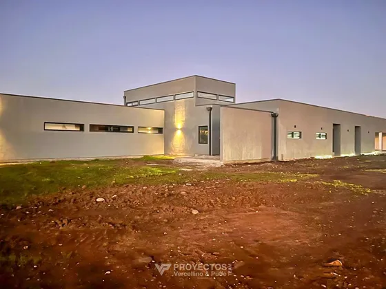 Casa De Lujo En Venta De 4 Dorm En Talca (prestigioso Loteo)