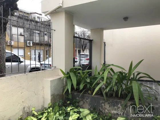 Apto Credito - Casa En Zona Sur De Rosario De 3 Dormitorios, Cochera, Patio & Parrillero!
