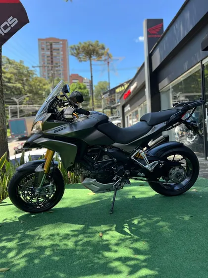 Ducati Multistrada 1200 Color Gris Modelo 2012.