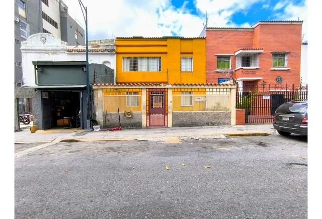 Se Vende Casa 587m² 4b/2e San Bernardino