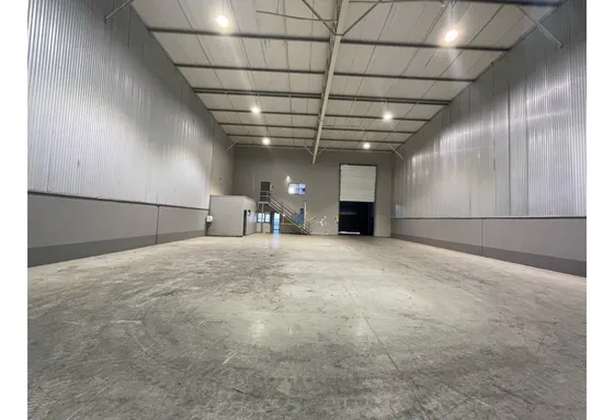 Arrienda Bodega En Centro De Empresarial En Los Ángeles.