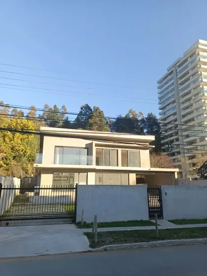 Venta Excelente Casa , Sanders Pedro De Valdivia 750/407m2