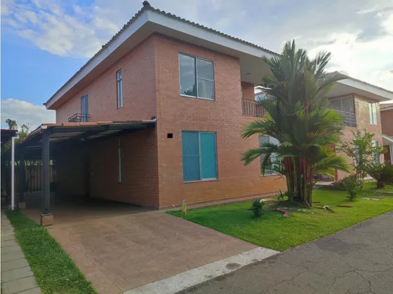 Venta Casa De 258mts2 Condominio En El Castillo, Jamundí 7384.