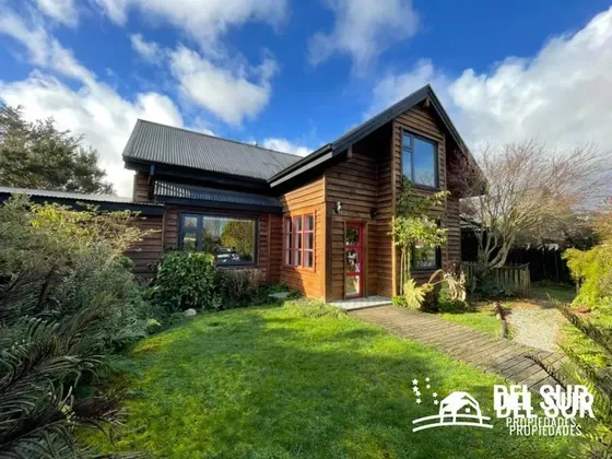 Casa De Diseño Único En Tranquilo Barrio, Puerto Varas