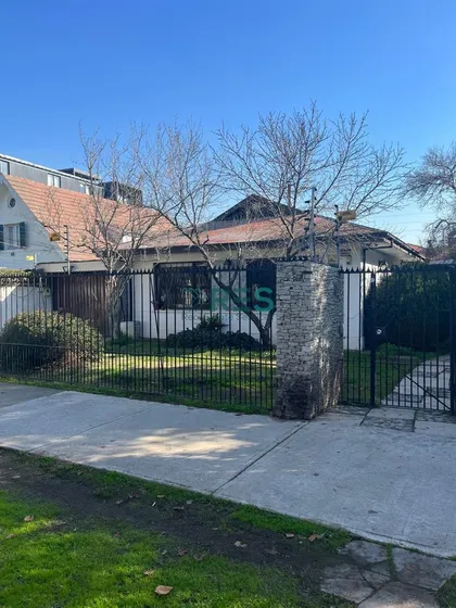 Casa En Venta De 3 Dorm. En Ñuñoa
