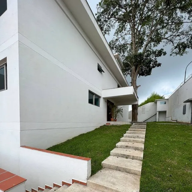 Casa En Venta 1.700 M2 - Urb. La Lagunita