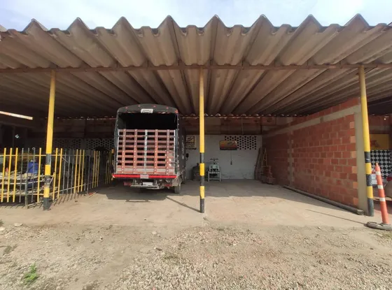 Local En Arriendo En Avenida Libertadores. Cod A25871