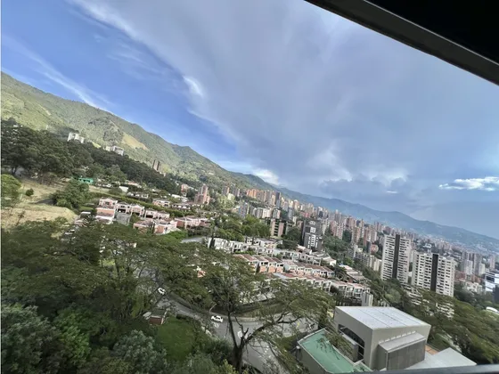 Apartamento En Altos Del Poblado 