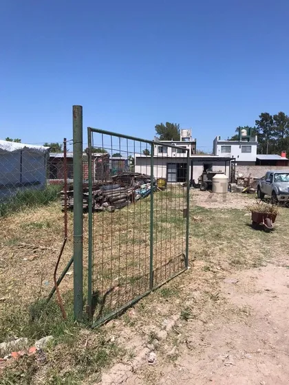 Casa En Construcción  En City Bell, Con Lote De 10x30