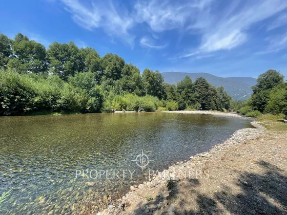Cabañas Con Orilla De Rio Liucura.