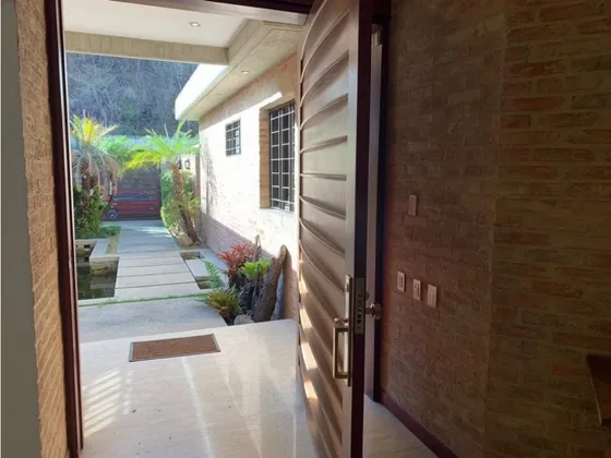 Se Vende Casa 550m2 Clnas Del Tamanaco 6662