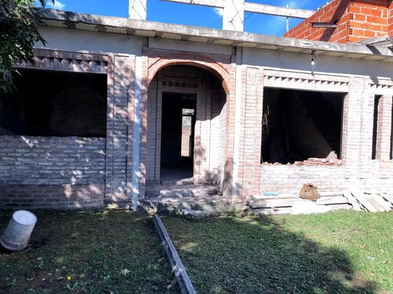 Venta Casa A Terminar Con Lote 300 Metros Moreno 