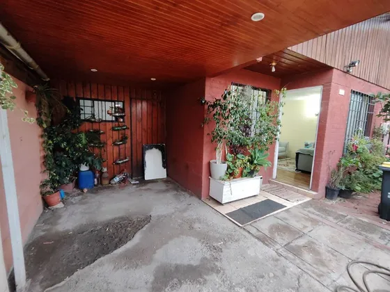 Casa En Venta De 3 Dorm. En Maipú