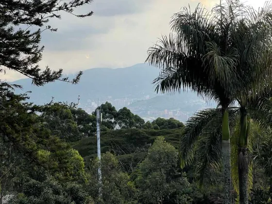 Venta De Hermoso Lote Con Kiosko Ubicado En El Poblado, Vía Palmas  (s)