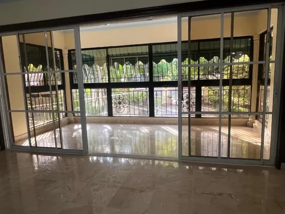 Alquilo Hermosa Residencia Ubicada En Los Cazicasgos