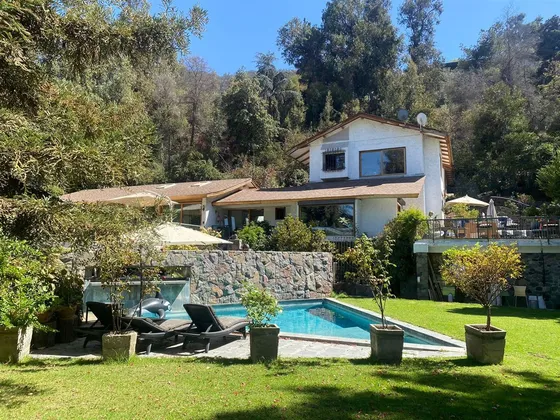 Casa En Venta De 4 Dorm. En Vitacura