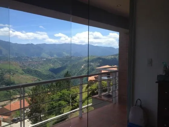 Lomalinda El Hatillo, Bello Apto Para Invertir