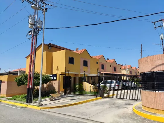 Townhouse De Oportunidad Guacara Detras De Traki Yr