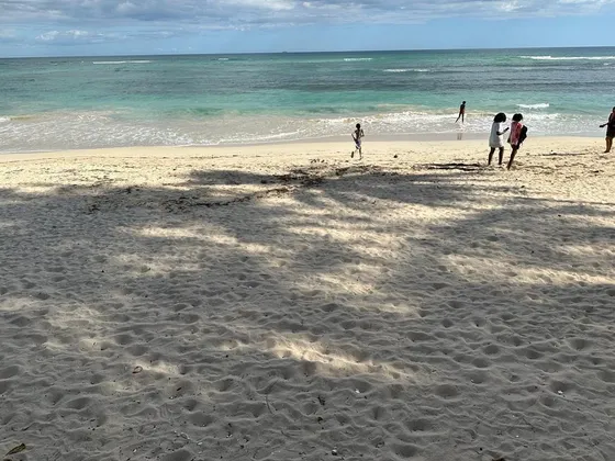 Solar En Los Guayacanes Con Todos Sus Documentos Al Día Y Acceso A La Playa.