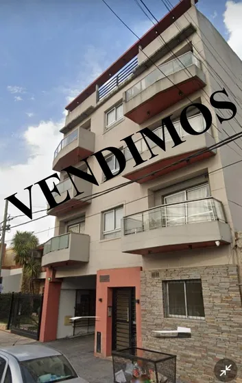Departamento En Venta Con Cochera Y Patio Con Renta