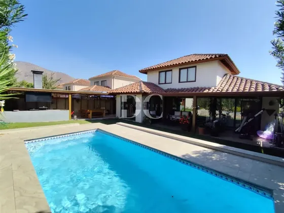 Casa En Venta De 3 Dorm. En Colina Chicureo Chamisero