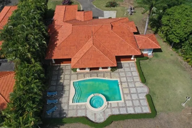 Villa Amueblada De Oportunidad