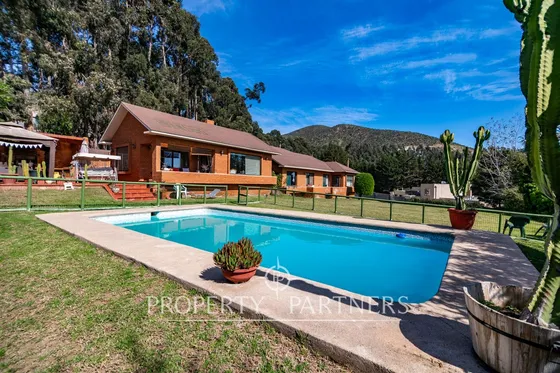 Cómoda Casa En Condominio A Pasos De Importantes C...