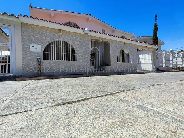 Vendo Hermosa Casa Ubicada En San Homero La Victoria, Cód. 25-15275 Myc