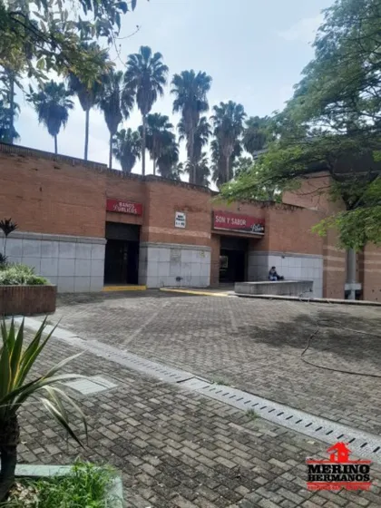 Local En Arriendo/venta En Centro. Cod V5525