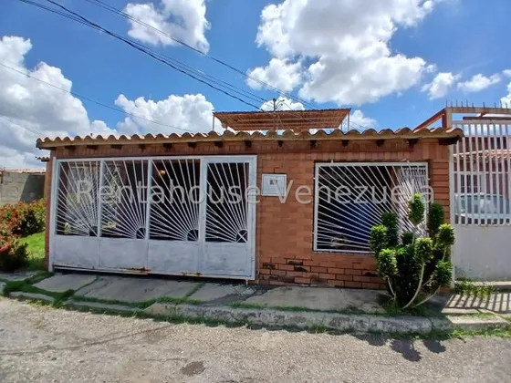 Mayra Lara Vende Amplia Y Acogedora Casa En El Trigal, Cabudare, 300mts2, 5 Habitaciones, 4 Baños, Amplia Terraza Para Compartir En Familia