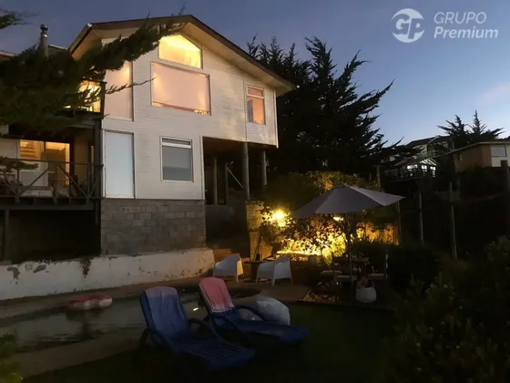 Casa En Venta De 4 Dorm. En El Quisco
