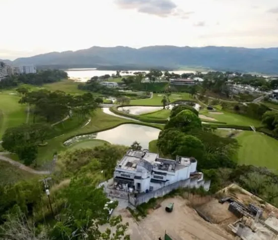 Josefina Toledo: Casa En Venta En Altos De Guataparo, Frente A Los Campos De Golf, 1.300m², Para Remodelar, Estricta Seguridad, Espectacular Vista, Acepta Financiamiento, 277673