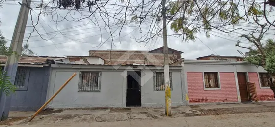 Casa En Venta De 5 Dorm. En Pudahuel