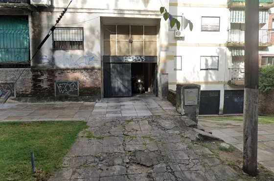 Cochera En Zeyen Entre Balbin Y Wernicke - Venta Inmediata