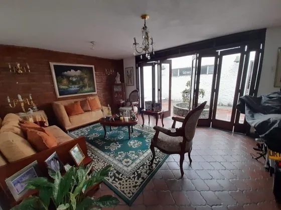 Barrio Mirriñao - Casa Esquinera En Venta