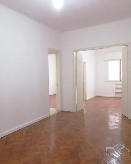 Venta Apartamento Dos   (2) Dormitorios Alquilado  - Ciudad Vieja. Rentabilidad Anual 6.53 %