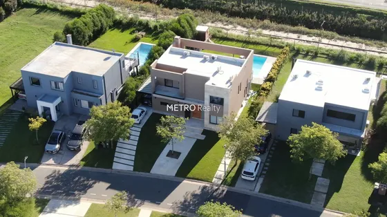 Casa En  Venta En Puertos Del Lago, Ceibos