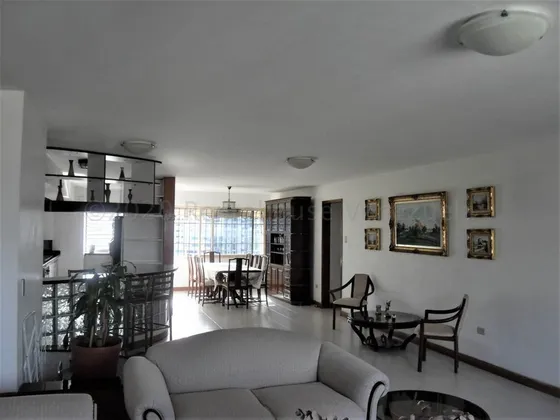 Iluminado, Confortable Y Espacioso Apartamento Con Pozo De Agua , Con Clima De Montaña, Doble Vista, Ventana Panoramicas, Habitaciones Con Closet, Rejas De Seguridad, 