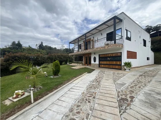 Casa Con Piscina En Guarne Cerca Al Aeropuerto