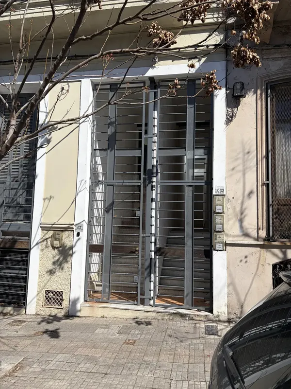 Apartamento Reciclado De 2 Dormitorios Con Azotea Exclusiva Y Parrillero  Sin Gastos Comunes