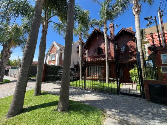 Venta Casa Cinco Amb En Castelar Norte Permuta