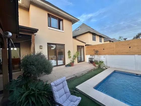 Casa En Venta De 5 Dorm. En Puente Alto
