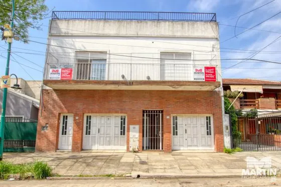 Gran Chalet En Planta Alta, Mas Departamento De Dos Ambientes.