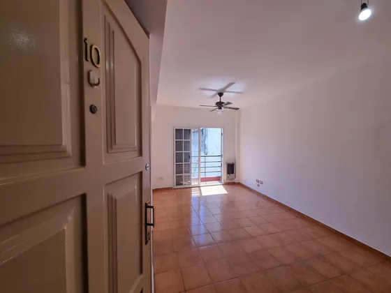 Departamento 3 Ambientes Con Balcón Y Cochera Venta