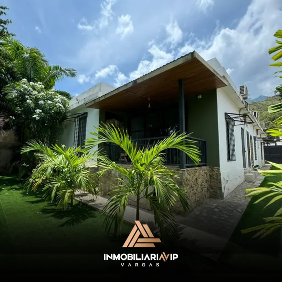 Ref 012 - 685  Te Ofrecemos Casa En Venta Con Excelente Ubicación  Ubicado En Macuto - Estado La Guaira. 
